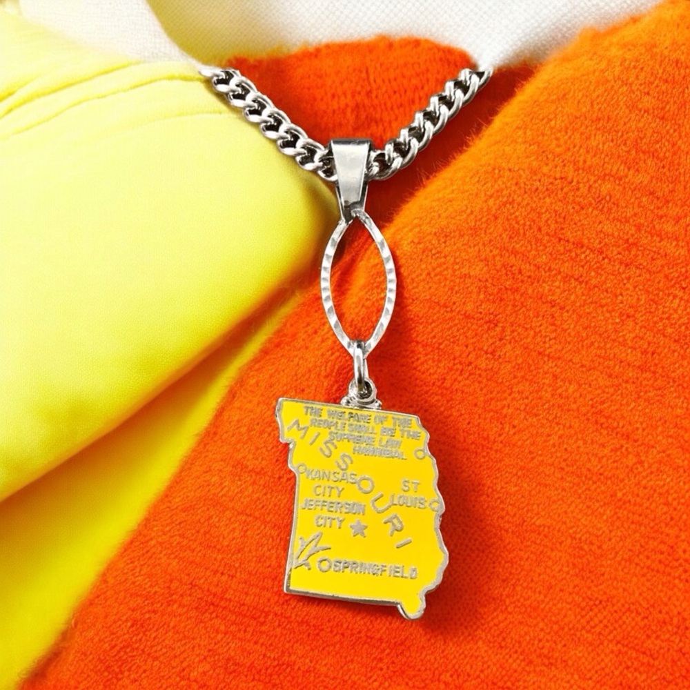 🆕 Missouri Pendant Necklace Vintage Enamel/Stainless Steel